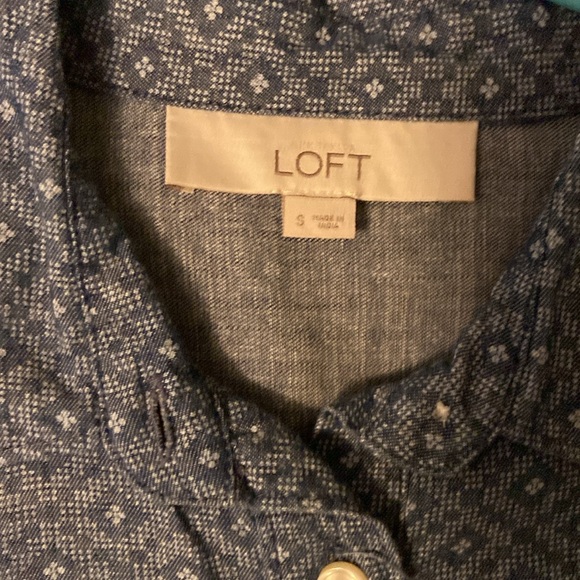 LOFT Patterned Chambray Buttondown - Picture 3 of 8